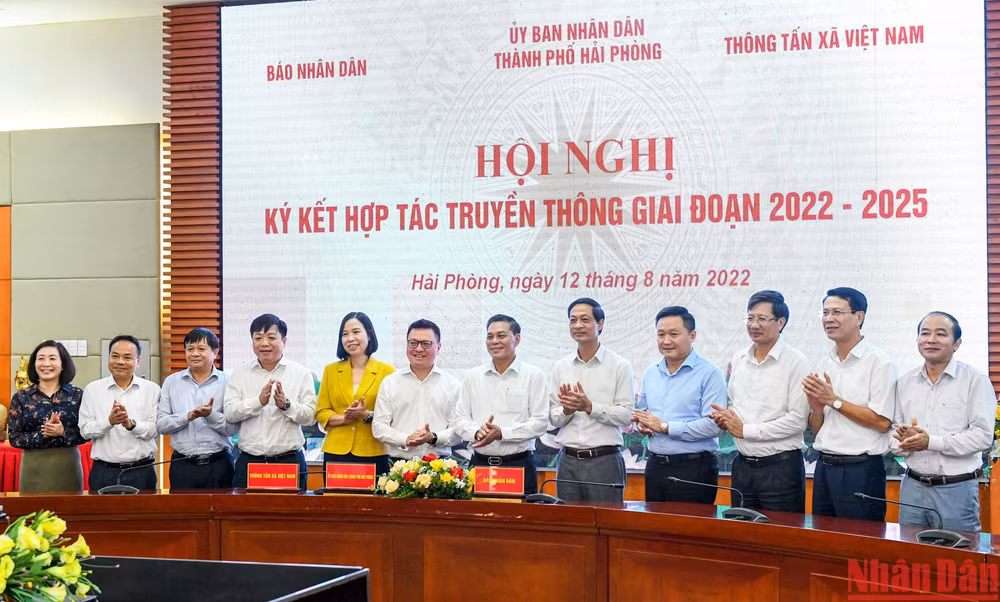 day manh tuyen truyen quang ba hinh anh tiem nang va nhung no luc cua thanh pho cang hai phong hinh 1