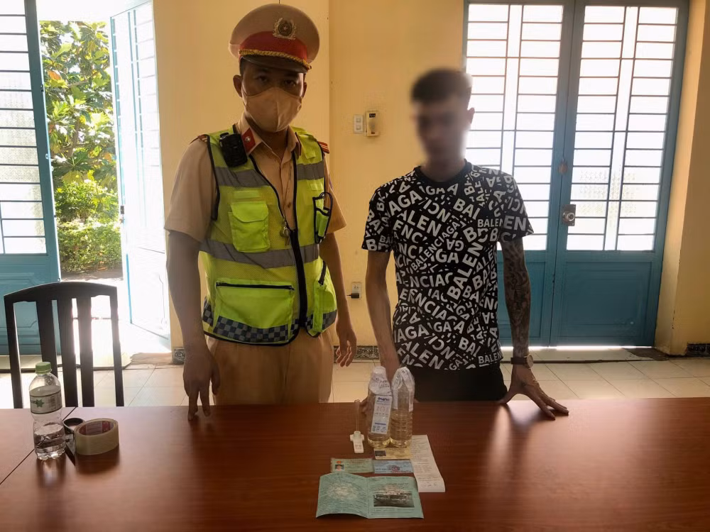 tai xe dung ma tuy doi dien khung phat 35 trieu dong hinh 1