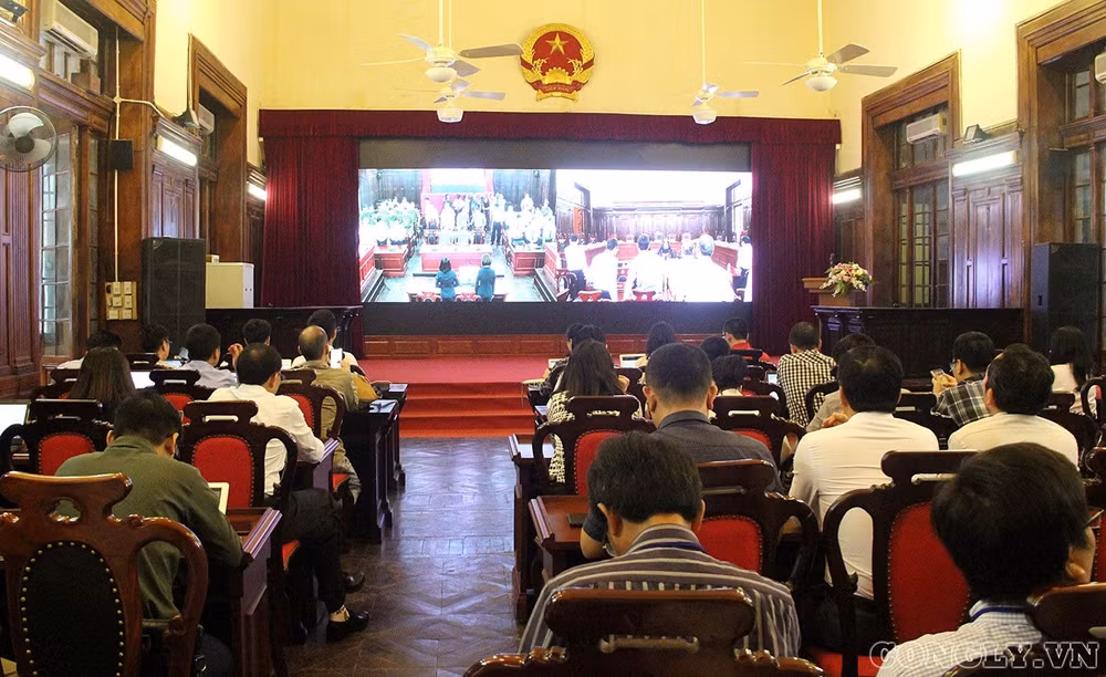 bo quy dinh phat rieng nha bao luat su khi livestream tai phien toa hinh 1