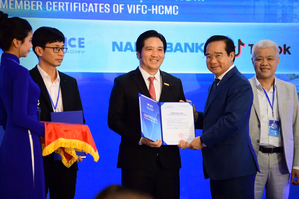 HÌNH 1 - ANH HOÀN
