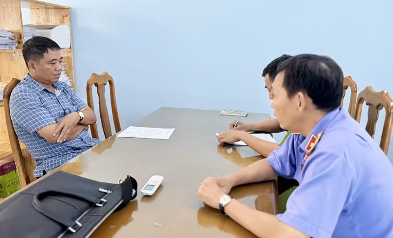 can bo huyen cho moi cau ket voi doanh nghiep quyet toan khong cong trinh de truc loi hinh 2