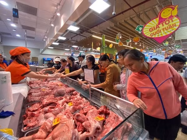 Thủ tướng yêu cầu rà soát, đánh giá thực trạng hệ thống kênh phân phối thịt lợn, giảm thiểu các khâu trung gian đẩy chi phí lưu thông. Ảnh minh họa