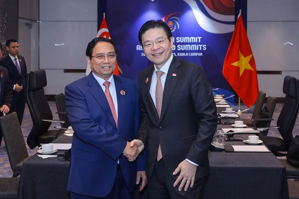 Thủ tướng đề nghị Singapore hỗ trợ phát triển một số ngành công nghiệp chiến lược- Ảnh 1.