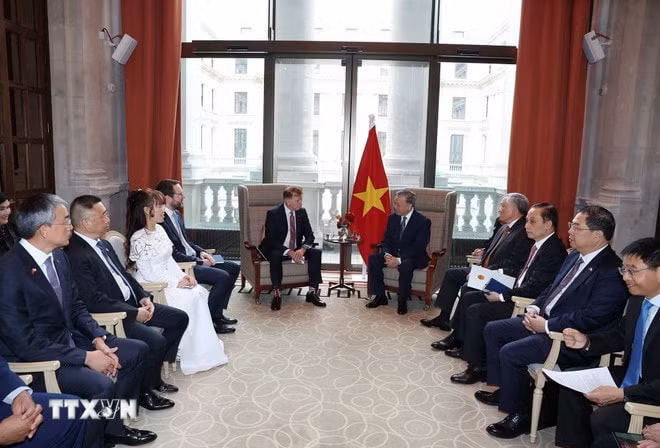 ttxvn-tong-bi-thu-to-lam-tiep-pho-chu-tich-cap-cao-tap-doan-airbus-khu-vuc-chau-a-thai-binh-duong-chris-drewer-8372978-2.jpg
