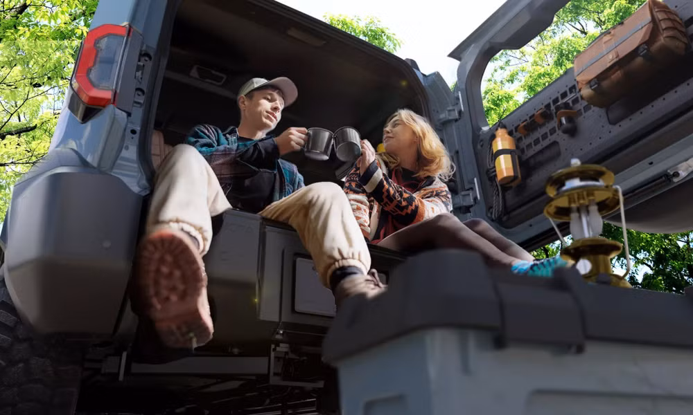 Ngoài khả năng off-road, mẫu xe còn phù hợp với nhu cầu cắm trại của người tiêu dùng - Ảnh: Toyota