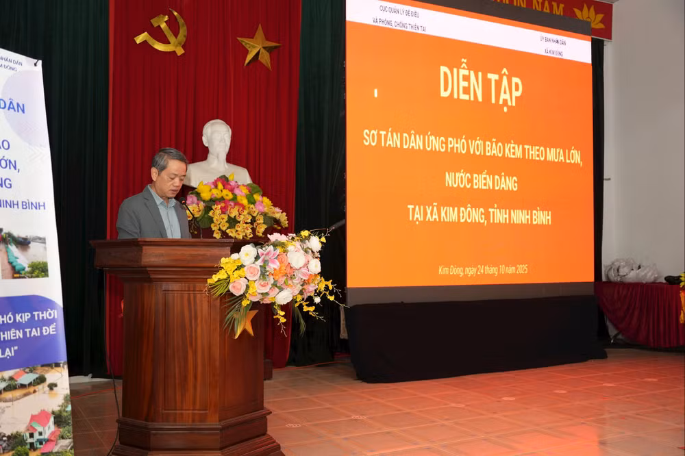 ông Bùi quang huy - Phó giám đốc trung tâm thiên tai phát biểu khai mac