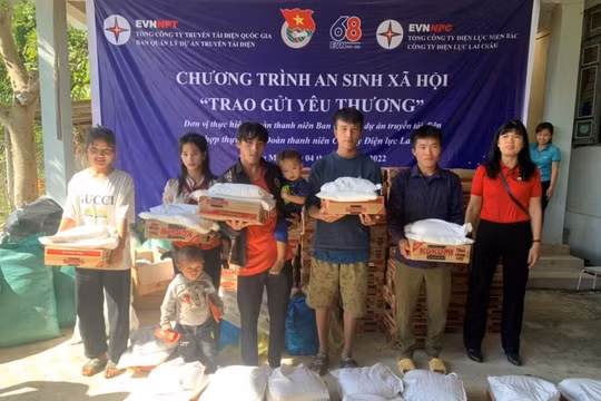 Tuổi trẻ ngành Điện “Trao gửi yêu thương” đến các hộ nghèo, học sinh nghèo vượt khó tại Lai Châu