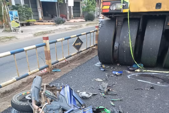 Gia Lai: Tông vào xe lu dừng giữa Quốc lộ 19, thanh niên tử vong thương tâm