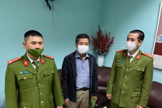 Để cán bộ nhận tiền, hàng chống dịch Covid-19 không đúng quy định, Đảng ủy Sở Y tế Huế bị kỷ luật