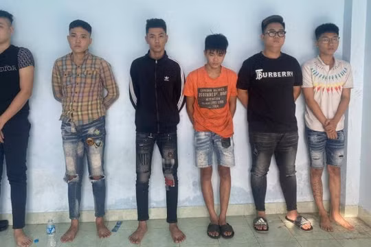 Vụ nhóm người cầm hung khí chém loạn xạ ở quán ốc: Mâu thuẫn từ tiếng nẹt pô