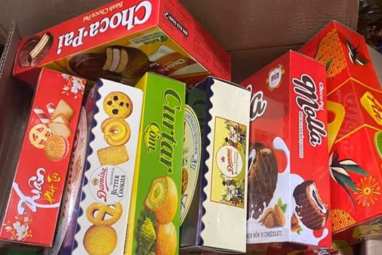 Nhiều loại bánh kẹo giả, nhái nhãn mác tinh vi xuất hiện dịp sát Tết