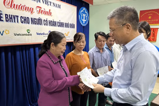  Giá trị nhân văn từ những cuốn sổ BHXH, thẻ BHYT cho người khó khăn tại TP.Thủ Đức