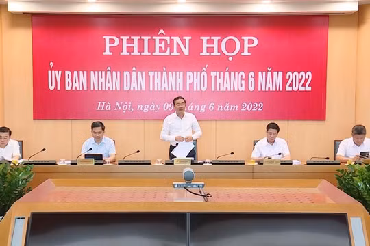 Phó Chủ tịch phụ trách Hà Nội chủ trì họp xem xét một số nội dung thuộc thẩm quyền