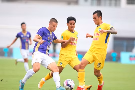 Văn Toàn ghi bàn, Hoàng Anh Gia Lai vẫn thua 2 - 4 Hà Nội FC