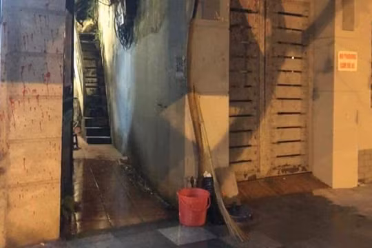 Truy tìm đối tượng ném mắm tôm vào ngõ ở Hà Nội để đòi nợ