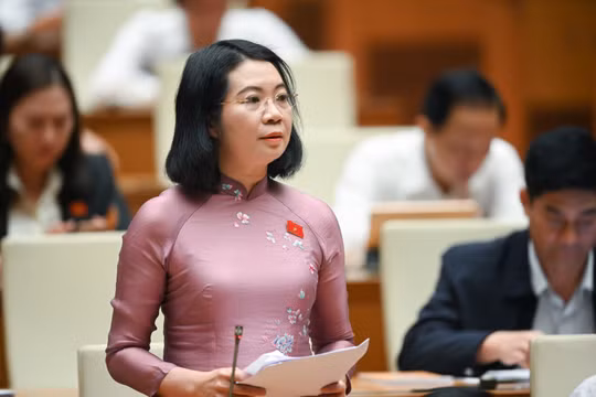 Thao túng chứng khoán: Đưa cả người nhà, người thân tín cùng "phạm tội"