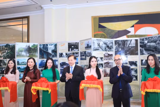 Khai mạc Triển lãm “Bối cảnh quay phim là các di tích, di sản văn hóa của Hà Nội”