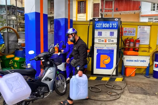 Cấm tích trữ xăng dầu để bán lại kiếm lời