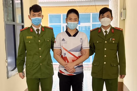 Giả dạng làm học sinh để mang 196 viên hồng phiến đi bán lẻ