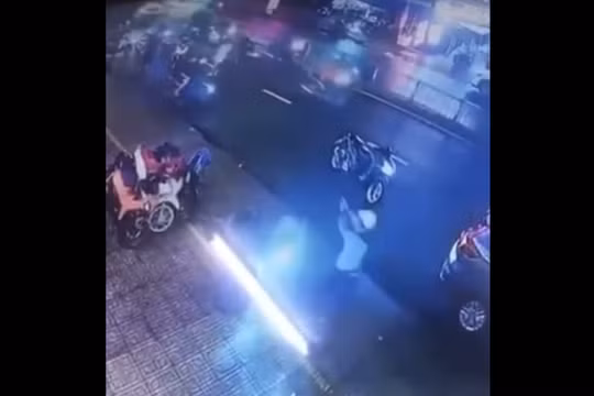 Bị truy đuổi, thanh niên nghi dùng súng đe dọa đối phương