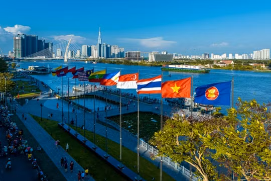 Chủ tịch UBND TPHCM yêu cầu không để xảy ra tình huống phức tạp về an ninh trật tự dịp lễ 30/4 - 1/5