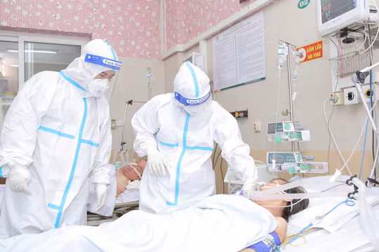 Số bệnh nhân COVID-19 nặng gia tăng, Bộ Y tế yêu cầu không được lơ là trong dịp nghỉ lễ