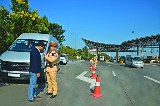 Bộ Công an chỉ đạo xử lý mạnh tay những người uống rượu bia vẫn lái xe