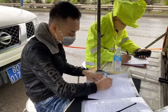 Lái xe dương tính với ma tuý bị phát hiện trên cao tốc Hà Nội- Thái Nguyên