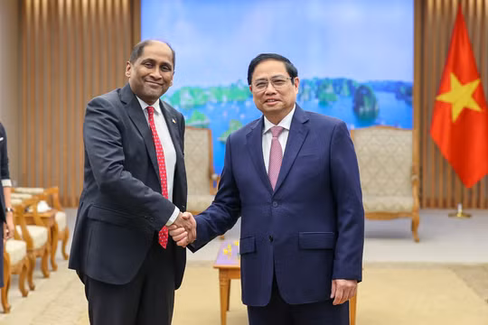 Thủ tướng đề nghị Singapore hỗ trợ Việt Nam trong xây dựng nền kinh tế độc lập, tự chủ