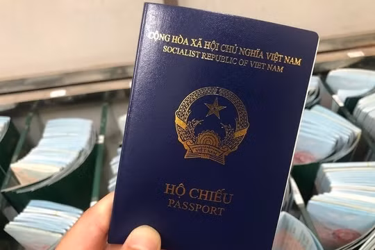 CH Séc là quốc gia tiếp theo tạm dừng công nhận hộ chiếu mới của Việt Nam