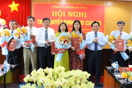 Tỉnh ủy Bình Dương công bố các quyết định về công tác cán bộ tại Báo Bình Dương