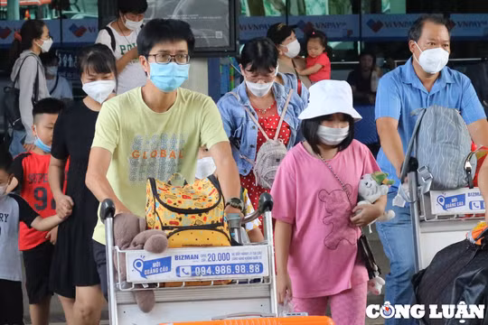 Ngày cuối nghỉ lễ 2/9: Sân bay Tân Sơn Nhất đón hàng trăm nghìn khách trở lại TP. HCM