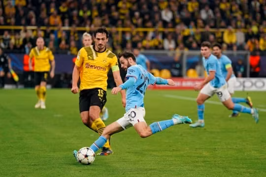Haaland thi đấu mờ nhạt, Man City chia điểm với Dortmund
