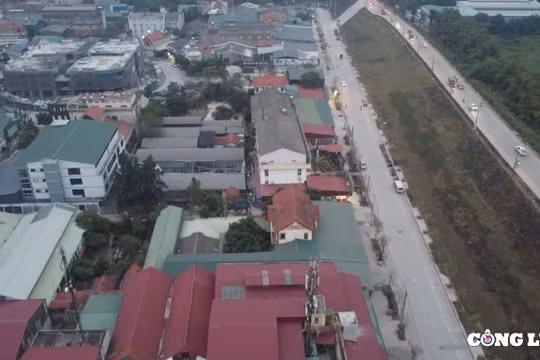 “Hô biến” đất cây xanh thành nhà xưởng, cửa hàng trưng bày sản phẩm làng nghề Bát Tràng