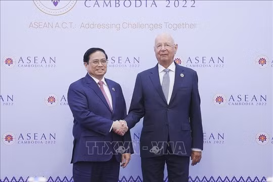 Thủ tướng Phạm Minh Chính tiếp Chủ tịch điều hành Diễn đàn Kinh tế thế giới