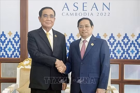Thủ tướng Phạm Minh Chính gặp Thủ tướng Thái Lan và Chủ tịch Hạ viện Malaysia