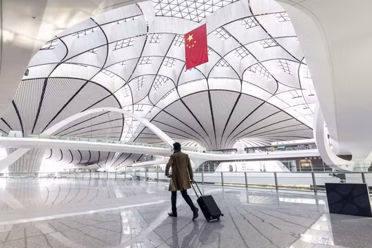 Trung Quốc giảm thời gian cách ly với khách quốc tế xuống còn 5 ngày
