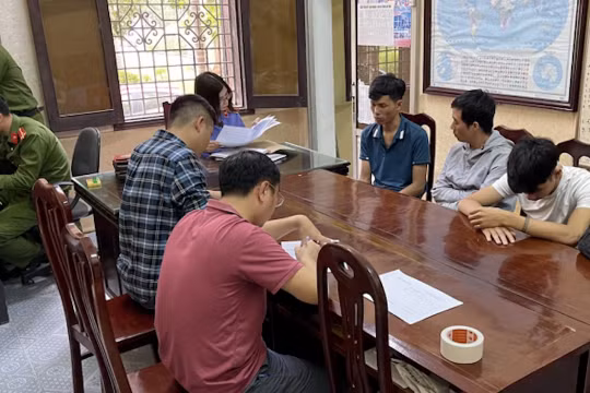 Triệt phá đường dây làm giả bằng đại học, giấy phép lái xe quy mô lớn