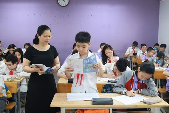 Chính phủ yêu cầu điều chỉnh chế độ tiền lương, phụ cấp cho giáo viên