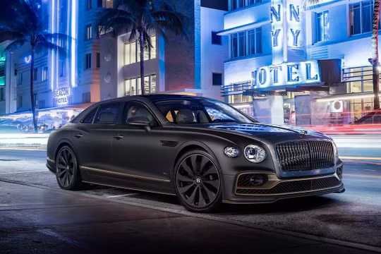Khám phá Bentley Flying Spur phiên bản đặc biệt có ngoại thất màu đen