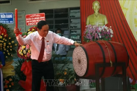 Phó Chủ tịch thường trực Quốc hội Trần Thanh Mẫn dự khai giảng năm học mới tại Kiên Giang