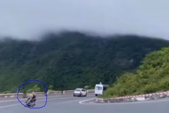 Clip phượt thủ lao xuống vực khi ôm cua trên đèo Hải Vân