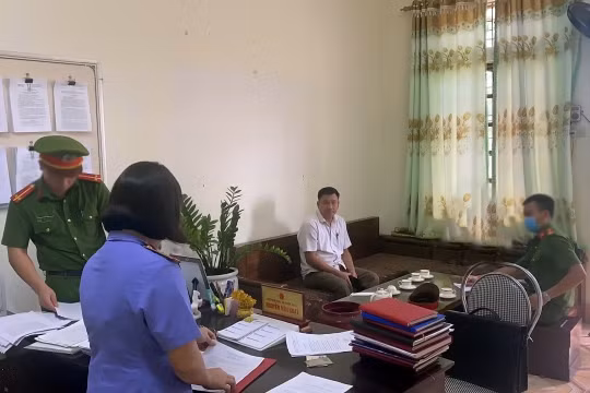 Chủ tịch xã và doanh nghiệp ‘bắt tay’ nghiệm thu, lập hồ sơ quyết toán khống dự án