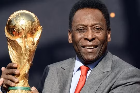 Vua bóng đá Pele qua đời ở tuổi 82