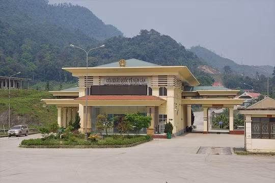 Bắt Chi cục trưởng Chi cục Hải quan cửa khẩu quốc tế Nậm Cắn về tội "Nhận hối lộ"