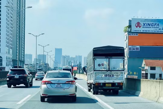 Tăng cường tuần tra, xử phạt nặng xe chạy lấn chiếm làn khẩn cấp