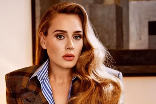 Adele tiếp tục phá kỉ lục của chính mình với "Easy On Me"