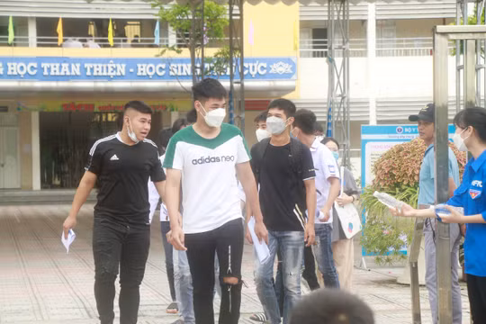 Môn Toán có 35 thí sinh đạt điểm 10, điểm trung bình 6,47 điểm
