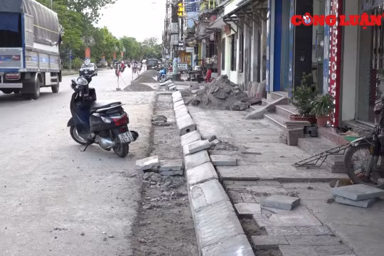 Ninh Bình: Người dân kêu trời vì công trình sửa chữa quốc lộ 21B chậm tiến độ