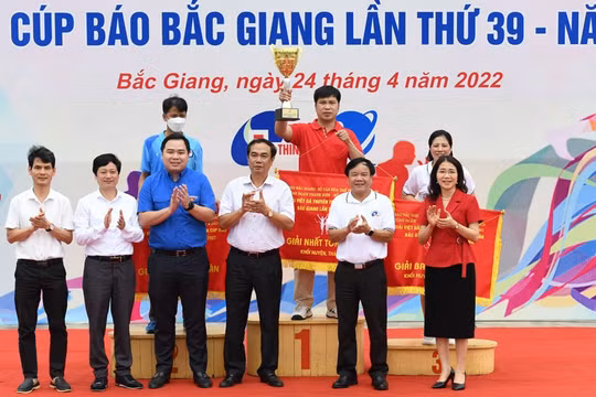 Giải việt dã truyền thống tranh cúp Báo Bắc Giang thu hút hơn 300 vận động viên